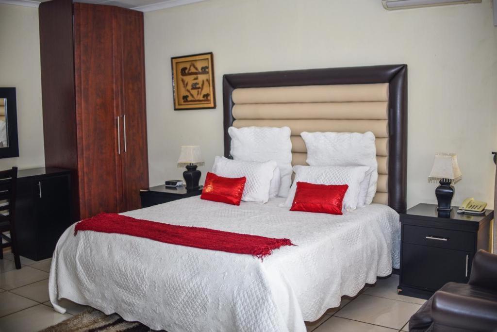 Tshedza Guest Lodge Луис Трикард Екстериор снимка