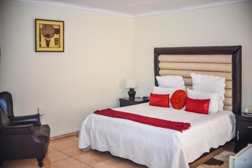 Tshedza Guest Lodge Луис Трикард Екстериор снимка